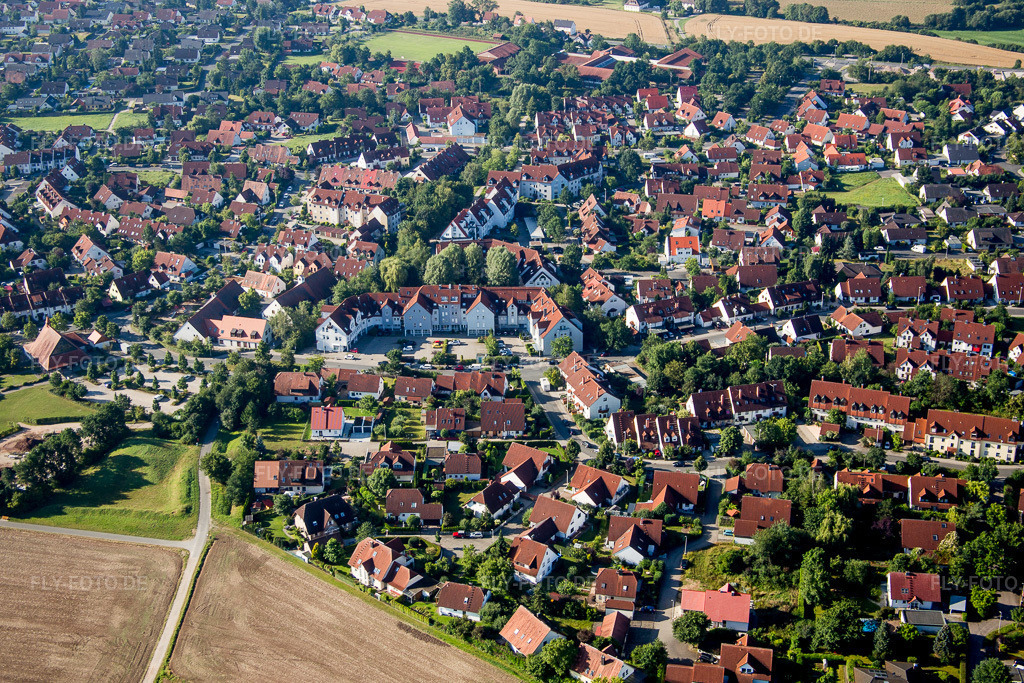 Luftbild: Siedlungsgebiet im Ortsteil Herzo Base in Herzogenaurach im Bundesland Bayern in Deutschland. Foto: IMG_092697.jpg vom 07.08.2016 durch Werner Riehm/FLY-FOTO.de
