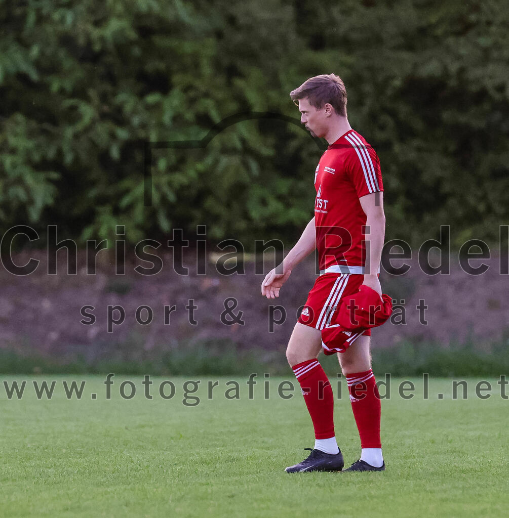 2023-08-22_001_FC_Finsing_gegen_SC_Moosen-Vils | Finsing, Deutschland, 22.08.2023:
Fußball, Kreisliga 2023 / 2024, 5. Spieltag, FC Finsing gegen SC Moosen/Vils, Endergebnis: 5:0

Maximilian Eberhart (FC Finsing, #21)

Foto: Christian Riedel / fotografie-riedel.net