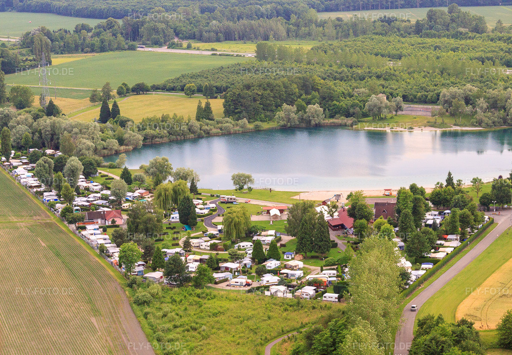 Luftbild: Camping Plage du Staedly in Rœschwoog im Bundesland Bas-Rhin in Frankreich. – Foto: IMG_28795.jpg vom 14.06.2010 durch Werner Riehm/FLY-FOTO.de – Auflösung des Originals: 4565 x 3168 px – Camping du Staedly - Le Camping du Pays Rhénan