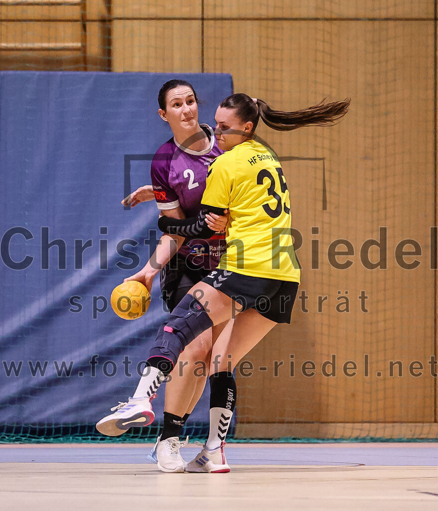 2025-01-11_066_SpVgg_Altenerding_gegen_HF_Scheyern | Erding, Deutschland, 11.01.2025:Handball, Bezirksoberliga Frauen Altbayern 2024 / 2024, 10. Spieltag, SpVgg Altenerding gegen HF Scheyern, Endergebnis: 20:23Janina Konrad (SpVgg Altenerding, #2), Verena Kirste (HF Scheyern, #35)Foto: Christian Riedel / fotografie-riedel.net