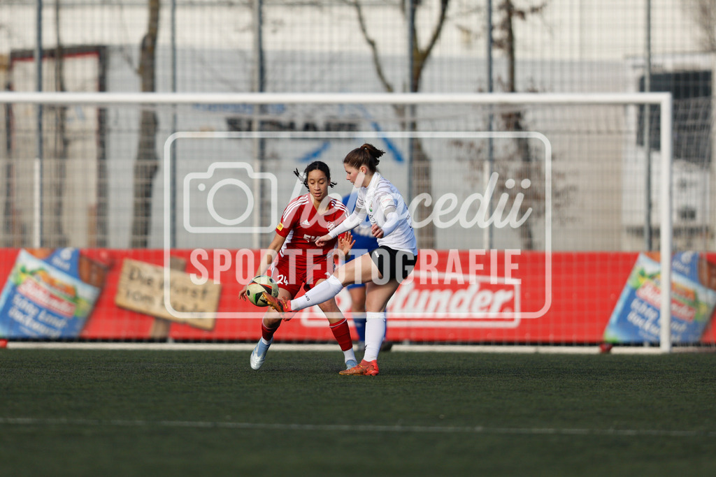 Fußball I Frauen I Saison 2025-2026 I Testspiel I FSV Gütersloh - SpVg Aurich-07 | Marie Okoroh (24, SpVg Aurich) - Realisiert mit Pictrs.com