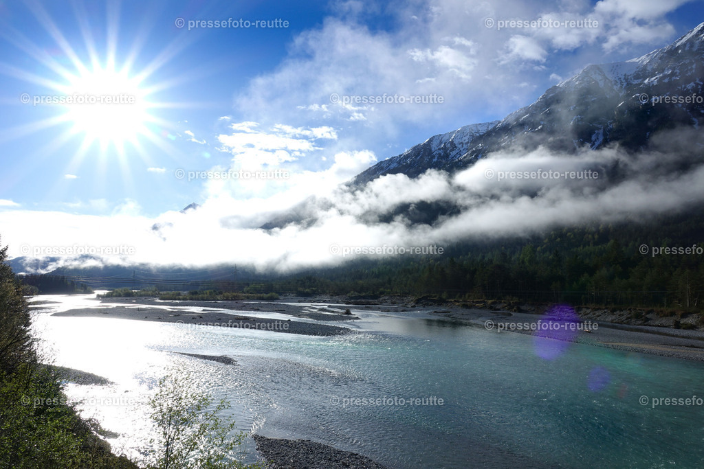 welltvi-Lechfluss-bei-Johannesbruecke-09052019-DSD00887 | Info aus dem Bezirk Reutte/Ausserfern Tirol sowie eine umfangreiche Bilddatenbank über die gesamte Region: Lechtal, Talkessel Reutte, Tannheimertal, Zwischentoren. Lech, Plansee, Zugspitze, Grenztunnel, B179, Fernpassstraße, Verkehr, Lawinen, Tradition, - Realisiert mit Pictrs.com