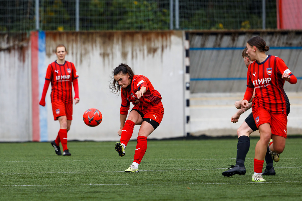 FCHHOH_251005_7255 | 1.FC Heidenheim 1846 II vs. SGM Hohenmemmingen/Sontheim, Fußball, Frauen, Bezirksliga, 2025/2026, 4. Spieltag, 05.10.2025 in Heidenheim, Kunstrasen b. Voith-Arena West(Foto: Michael Bulling) - Realisiert mit Pictrs.com