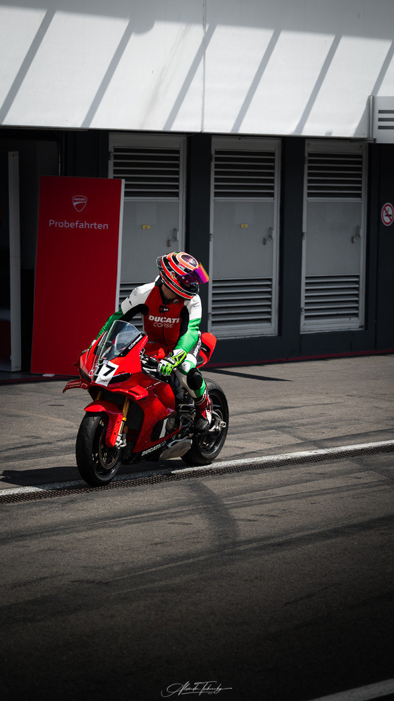 Ducati Trackday Hockenheimring 2026 | Entdecken Sie die faszinierende Welt von Alexander Tschuncky Arts: Kreative Fotografie, atemberaubende Automobilkunst und hochwertiger Bilderdruck. Lassen Sie sich inspirieren! - Realisiert mit Pictrs.com