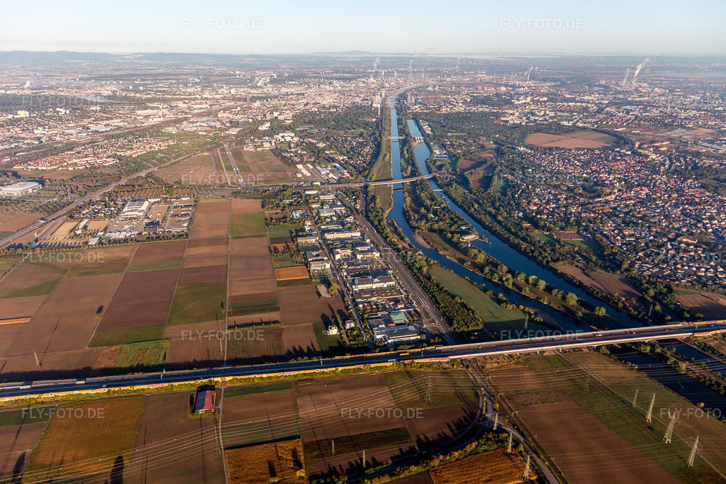 Luftbild: Industriegebiet Hans-Thoma-Straße im Ortsteil Neuostheim in Mannheim im Bundesland Baden-Württemberg in Deutschland. Foto: IMG_110904.jpg vom 08.09.2018 durch Werner Riehm/FLY-FOTO.de