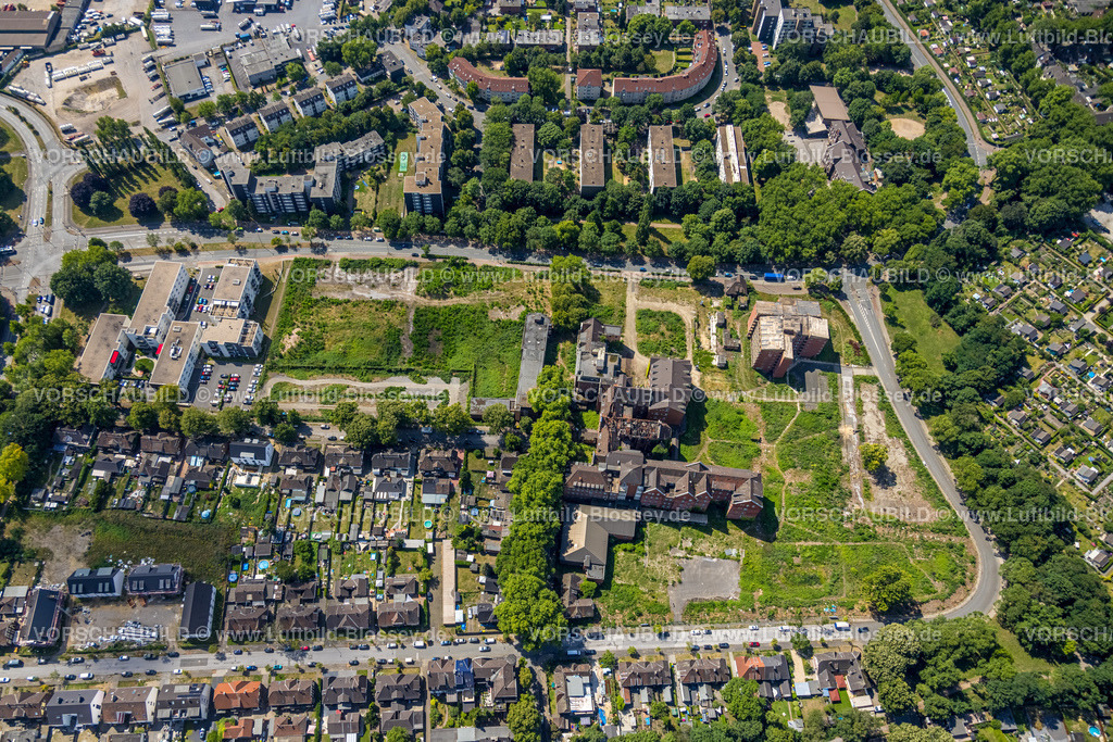 Duisburg220702349 | Luftbild, Brandruine ehemaliges St. Barbara-Hospital an der Gartenstraße, geplantes St. Barbara-Quartier, Neumühl, Duisburg, Ruhrgebiet, Nordrhein-Westfalen, Deutschland