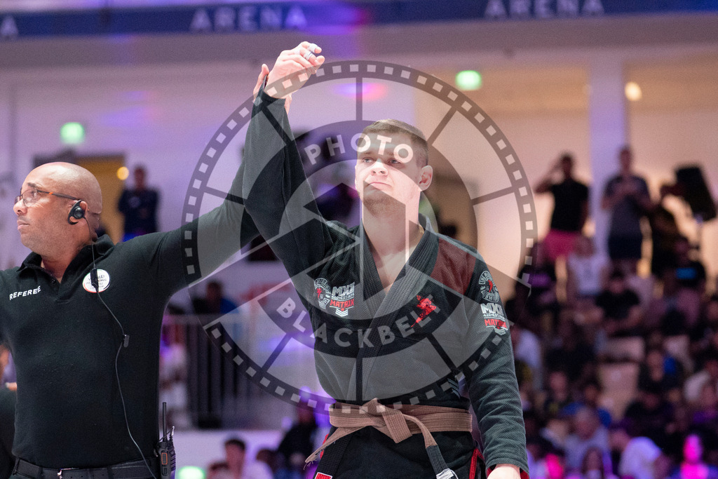 20231109PBB5581 | Fighters compete during the AJP World Professional Championship in the Mubadala Arena in Abu Dhabi, Arab United Emirates, on November 9, 2023.