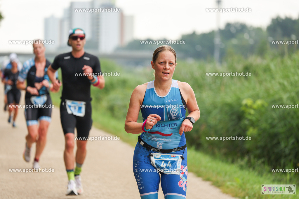 LUR_1909 | 34. M-net Erlanger Triathlon 2025 #erlangertriathlon  #mnettriathlon2025 #mnettriathlon #team #olympischedistanz #mitteldistanz #triathlon #maindonaukanal  #erlangertriathlon2025 #yourpictrs #tv1848 #tv1848erlangen  #triathlonbayern #sportinerlangen #demsportverbunden #sportshot_your_pictrs Copyright: www.sportshot.de