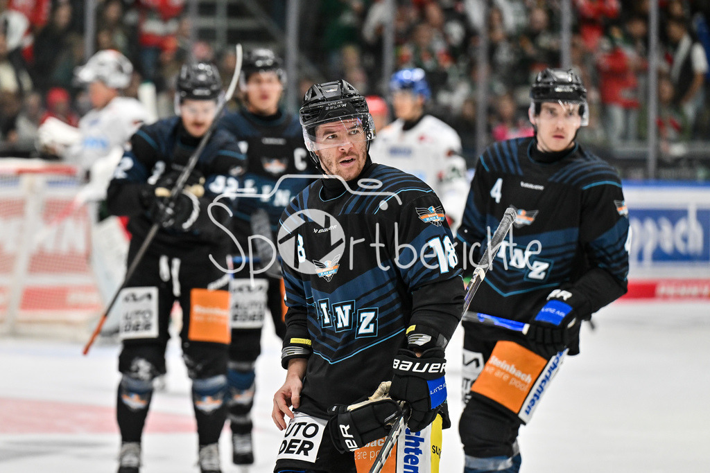 Augsburger Panther - Steinback Black Wings Linz | im Bild ein böse schauender Henrik NEUBAUER (Black Wings Linz 18) / Testspiel: Augsburger Panther - Steinback Black Wings Linz; Curt Frenzel Stadion am 05.09.2025