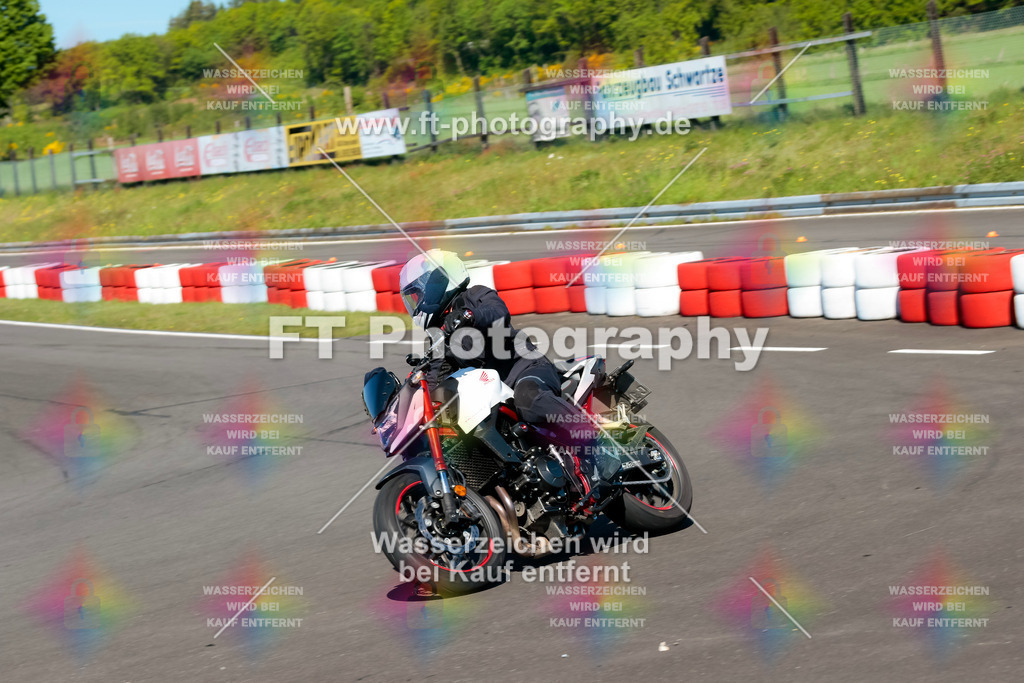 Moto-TeamOBK-21732 | Hier findet Ihr Bilder von Touristenfahrten auf der Nürburgring Nordschleife oder von anderen Veranstaltungen die ich besucht habe. Viel Spass beim Durch Schauen 