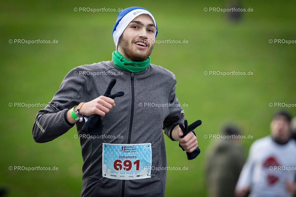 Bonner Nikolauslauf in Bonn, 08.12.2024 | Impressionen vom Bonner Nikolauslauf am 08.12.2024 in Bonn (Freizeitpark Rheinaue). Foto: BEAUTIFUL SPORTS/Axel Kohring