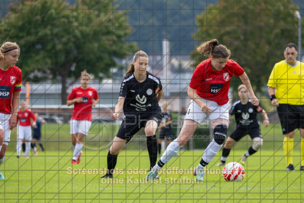 20250928_134851_0328 | #,1.FC Donzdorf (schwarz) vs. TV Derendingen (rot), Fussball, Frauen-Verbandsliga Württemberg, 03. Spieltag, Saison 2025/2026, Rasenplatz Lautertal Stadion, Süßener Straße 16, 73072 Donzdorf, 28.09.2025 - 13:00 Uhr,Foto: PhotoPeet-Sportfotografie/Peter Harich