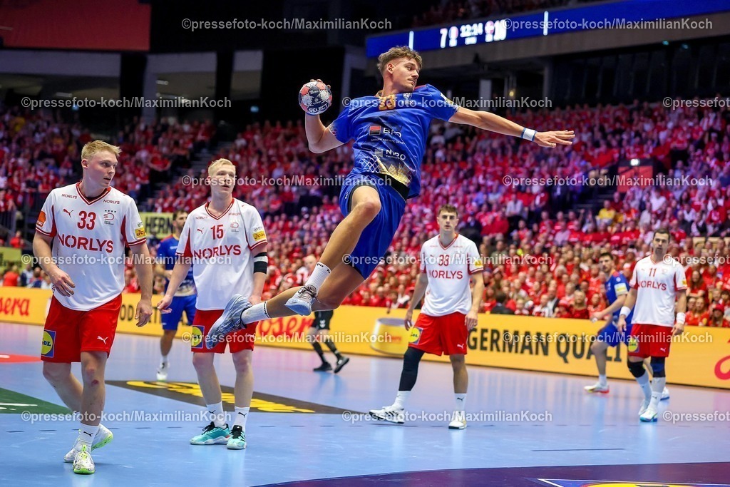 EHF18012602014 | 18.01.2026, Handball, Men's EHF EURO 2026, Dänemark - Rumänien, Jyske Bank Boxen in Herning, Dänemark, Preliminary Round:  Calin Dedu (Romania #23) 