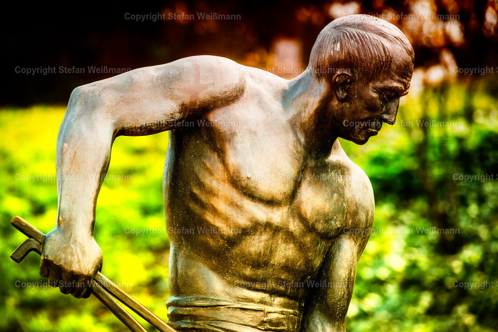 Monat 09 Kalender 2024 | Lederarbeiter Denkmal Lutherring - Realisiert mit Pictrs.com