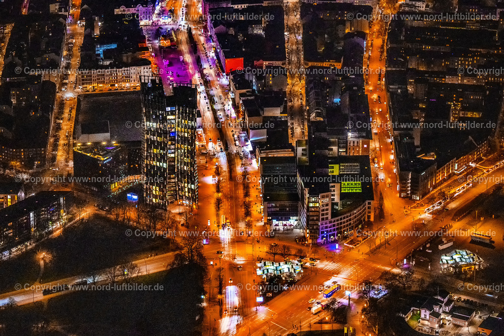 Hamburg_St_Pauli_Tanzende_Türme_Reeperbahn_Nachtaufnahme_ELS_6496060325 | HAMBURG 06.03.2025 Nacht- Lichter und Beleuchtung Hochhaus- Ensemble " Tanzende Türme " an der Ecke Reeperbahn - Zirkusweg im Ortsteil Sankt Pauli in Hamburg, Deutschland. Weiterführende Informationen bei: ARCOTEL Hotels &amp; Resorts GmbH,  Hadi Teherani Architects GmbH,  Hillmer und Richter Architekten GmbH,  IQ Tower GmbH &amp; Co. KG,  STRABAG AG,  TTG Betriebs GmbH &amp; Co. KG. // Night lighting high-rise ensemble of " Tanzende Tuerme " on corner Reeperbahn - Zirkusweg in the district Sankt Pauli in Hamburg, Germany. Further information at: ARCOTEL Hotels &amp; Resorts GmbH,  Hadi Teherani Architects GmbH,  Hillmer und Richter Architekten GmbH,  IQ Tower GmbH &amp; Co. KG,  STRABAG AG,  TTG Betriebs GmbH &amp; Co. KG. Foto: Martin Elsen