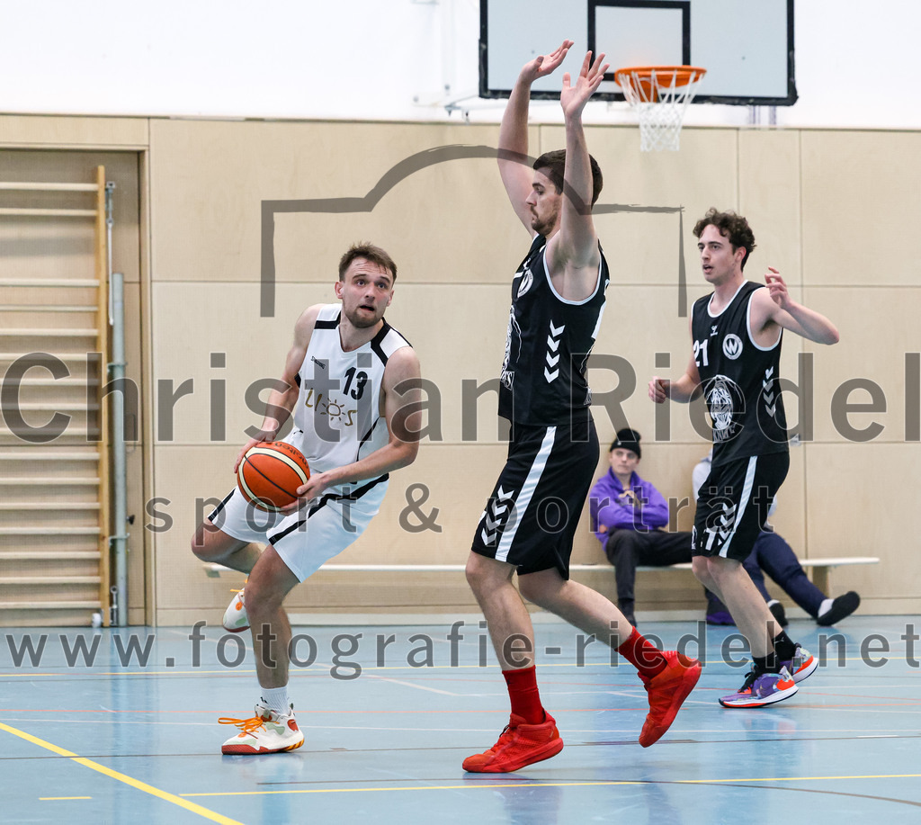 2023-03-26_081_TSV_Vaterstetten_gegen_Wacker_Knights_Burghausen | Vaterstetten, Deutschland, 26.03.2023:
Basketball, Bayernliga Herren Südost 2022 / 2023, 17. Spieltag, TSV Vaterstetten gegen Wacker Knights Burghausen, Endergebnis: 

Konstantin Huber (TSV Vaterstetten, #13)

Foto: Christian Riedel / fotografie-riedel.net
