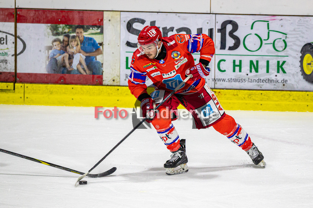 EC Peiting vs EV Füssen | Eishockey Oberliga Süd Vorrunde 2024/2025, EC Peiting vs EV Füssen, 20241002,Colin VAN DEN HURK (ECP 71) in Aktion, Freisteller,2024-10-02 in Peiting (Eisstadion)Colin VAN DEN HURK (ECP 71)Copyright: WolfgangxLindner foto-lindner.de
