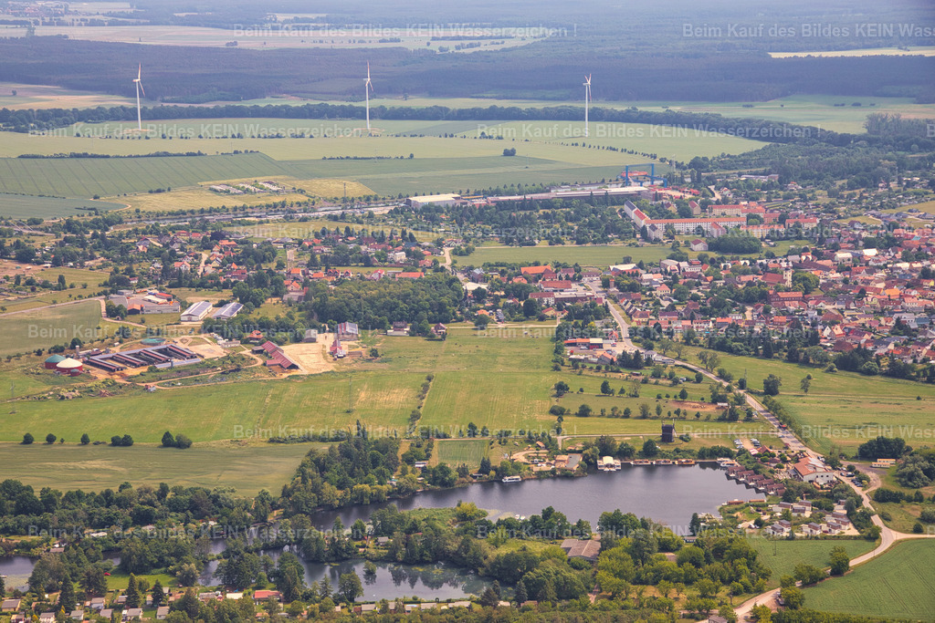 74_Elbe-Parey_IMG_Altmark_gelb_4067 | Die Magdeburger Platte® - das sind die schönsten Luftbilder von Magdeburg & Sachsen-Anhalt auf Acryl, Leinwand oder zum Download. Das ist Luftbildfotografie & Luftbildaufnahmen mit Drohne & Flugzeug.  - Realisiert mit Pictrs.com
