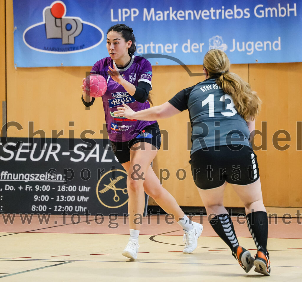 2024-03-23_016_SpVgg_Altenerding_II_gegen_ETSV_09_Landshut | Erding, Deutschland, 23.03.2024:
Handball, Bezirksliga Frauen Altbayern 2023 / 2024, 19. Spieltag, SpVgg Altenerding II gegen ETSV 09 Landshut, Endergebnis: 22:18

Michelle Gruber (SpVgg Altenerding, #7), Tamara Neueder (ETSV 09 Landshut, #13)

Foto: Christian Riedel / fotografie-riedel.net