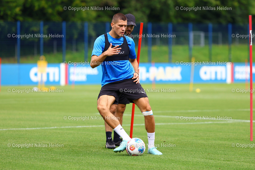 NH_HolsteinKiel_Training_29072025 | #17 Mladen Cvjetinovic (Holstein Kiel)Fußball I Herren I Training I Saison 2025-2026 I Holstein Kiel I 29.07.2025 I Citti-Fußballpark