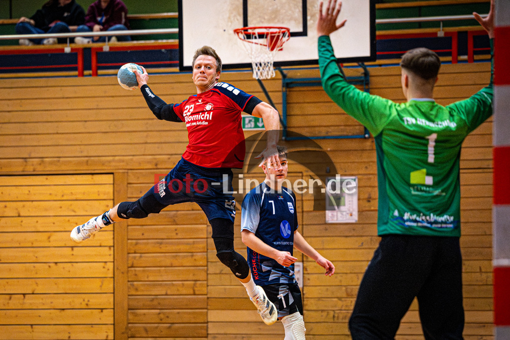 TSV Weiheim gegen TSV Herrsching II | Handball Bezirksoberliga Herren 2025/26, TSV Weiheim gegen TSV Herrsching II, 20251025,Torwurf Felix BEHRENDS (TSV Weilheim 23),2025-10-25 in Weilheim (Jahnhalle)Felix BEHRENDS (TSV Weilheim 23)Copyright: WolfgangxLindner