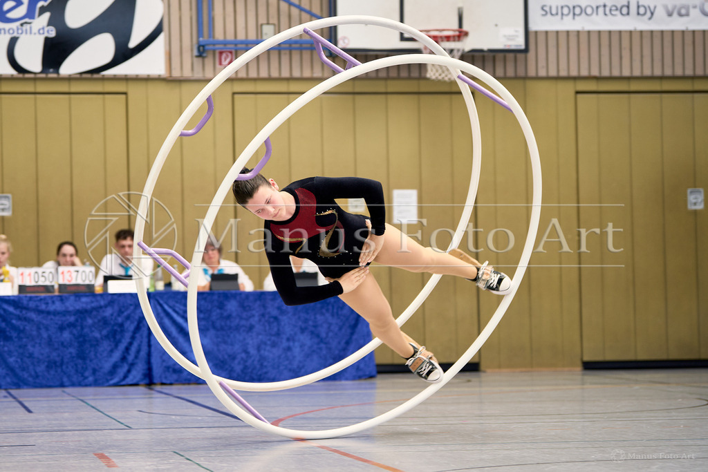 B-DSC00342 | Professionelle Sportfotografie in Hamburg, Schleswig-Holstein und Niedersachsen – spezialisiert auf Rhönrad, Geräteturnen, Leistungsturnen und rhythmische Sportgymnastik. Bundesweite Begleitung von Rhönrad-Events. Jetzt Sport-Fotos - Realisiert mit Pictrs.com