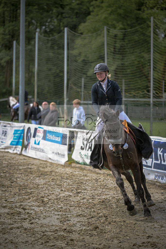 20240505-DOS_8903 | Entdecke hochwertige Reitturnierfotos von Foto Oger. Professionell, emotional und authentisch – jetzt Lieblingsmomente im Shop bestellen.Deutschlandweite Turnierfotografie. - Realisiert mit Pictrs.com