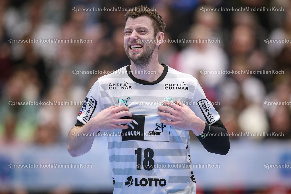Due1HBL11022401032 | 11.02.2024, Handball, Düsseldorf, Mitsubishi Electric Halle, Liqui Moly Handball Bundesliga, Spieltag 21, Saison 2023 2024, Bergischer HC - THW Kiel: Niclas Ekberg (THW Kiel) jubelnd
