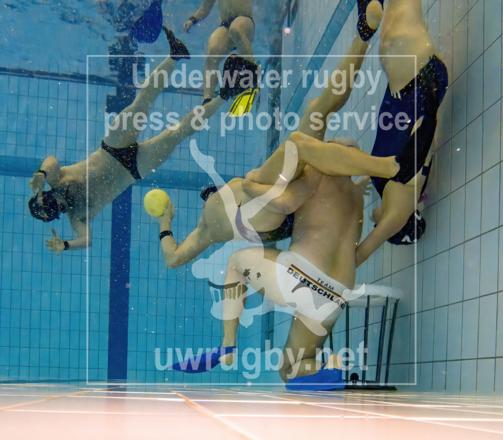 Traingsbilder des Tauchclub Bamberg e.v. im Hallenbad Bamberg | Trainingsimpressionen vom Training am 05. Dezember 2022 im Bambados Bamberg, während des regulären Unterwasserrugby Trainings des Tauchclub Bamberg e.V. - Realisiert mit Pictrs.com