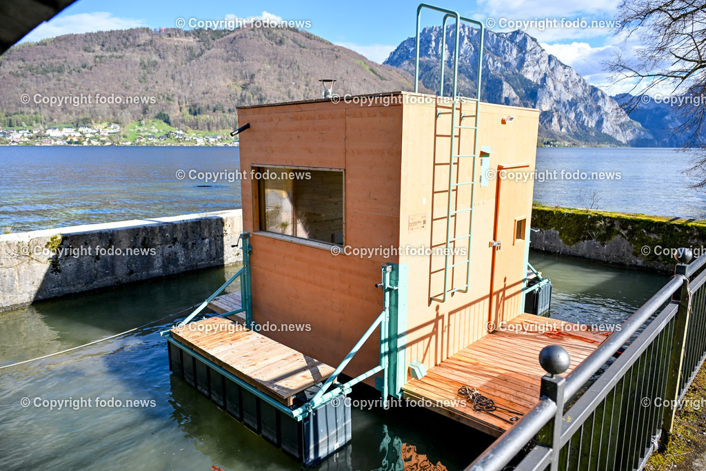 Gmunden_ Plateau Blo_ Raum am See_ 02.04.2024-11 | 02.04.2024, Gmunden, AUT, Plateau Blo, Raum am See, im Bild Plateau Blo, Raum am See, schwimmende Sauna am Traunsee