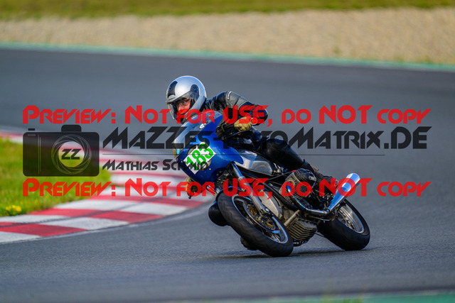 MaZZes_FotoMatrix_240724_6007705_2-98 | GRUEN