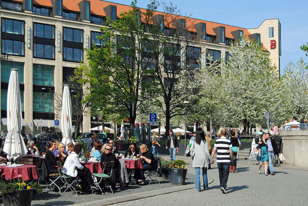 Bildlexikon Leipzig - Café Kandler im Teehaus | Das Team hinter BILDLEXIKON LEIPZIG bündelt historische wie aktuelle Informationen über die Stadt Leipzig in Text und Bild auf einer Plattform und stellt diese der interessierten Öffentlichkeit zur Verfügung.