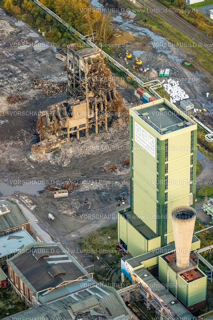 Gelsenkirchen231103344 | Luftbild, ehemaliges DSK Bergwerk Lippe  Westerholt, Egonstraße, Abrissarbeiten, an der Stadtgrenze zu Gelsenkirchen, umgeben von herbstlichen Laubbäumen, Hassel, Gelsenkirchen, Ruhrgebiet, Nordrhein-Westfalen, Deutschland