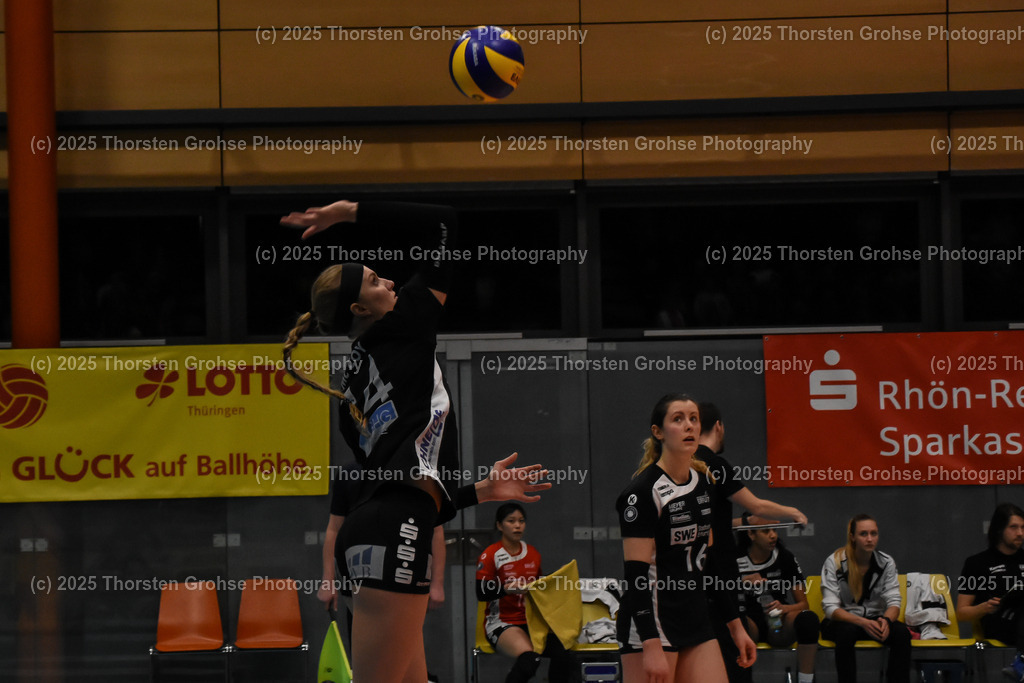 VBL VFB Suhl vs. SCHWARZ-WEISS Erfurt | Evyn Kaelee McCoy #14 (Schwarz-Weiss Erfurt); VBL VFB Suhl vs. SCHWARZ-WEISS Erfurt, Volleyball-Bundesliga Frauen am 17.02.2018 in der Multihalle in Meiningen, (Deutschland) - Realisiert mit Pictrs.com