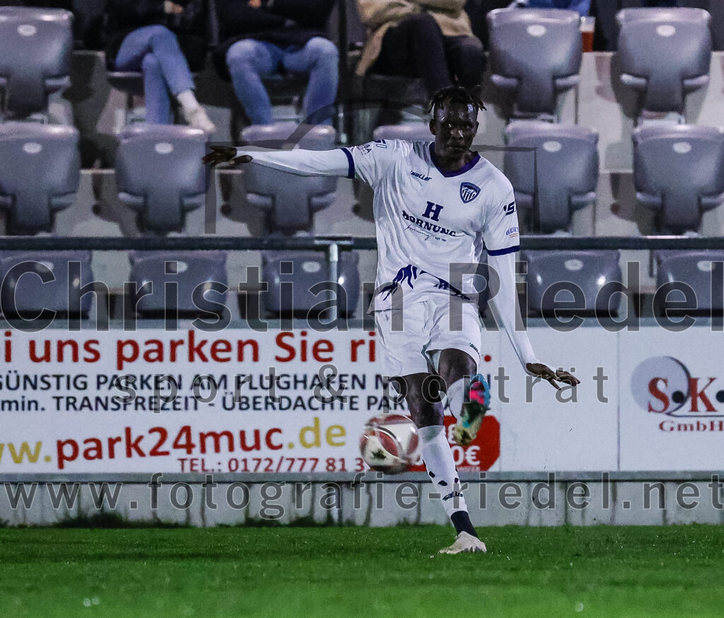 2024-03-15_037_FC_Schwaig_gegen_1_FC_Garmisch-Partenkirchen | Oberding, Deutschland, 15.03.2024:
Fußball, Landesliga Südost 2023 / 2024, 25. Spieltag, FC Schwaig gegen 1. FC Garmisch-Partenkirchen, Endergebnis: 4:0

Mouhamadou Ndiaye (1. FC Garmisch-Partenkirchen, #15)

Foto: Christian Riedel / fotografie-riedel.net