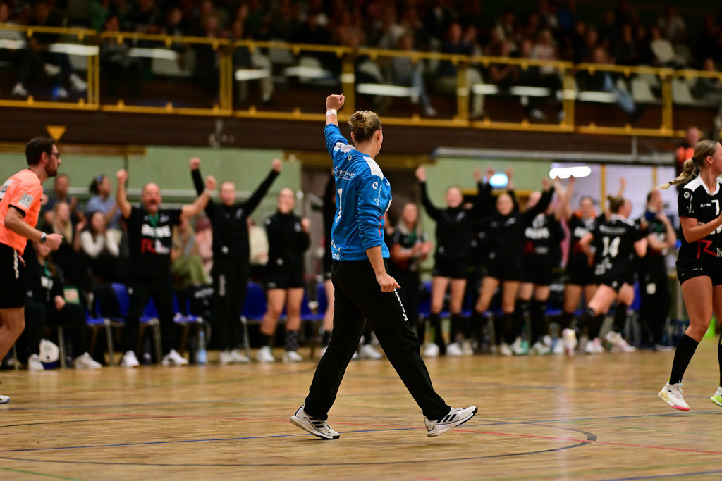 Handball I Frauen I Saison 2025-2026 I 3. Liga Nord I 1. Spieltag I SV Henstedt-Ulzburg - TSV Altenholz | Der Sportfotograf. - Realisiert mit Pictrs.com