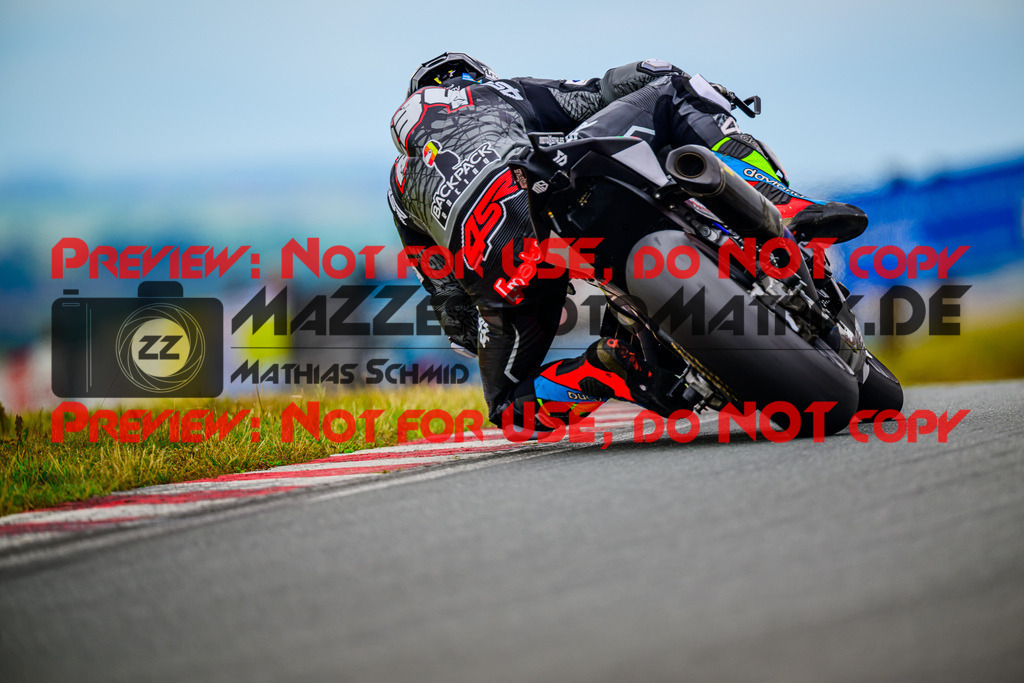 MaZZes_FotoMatrix_240727_6007705_1464 | STK