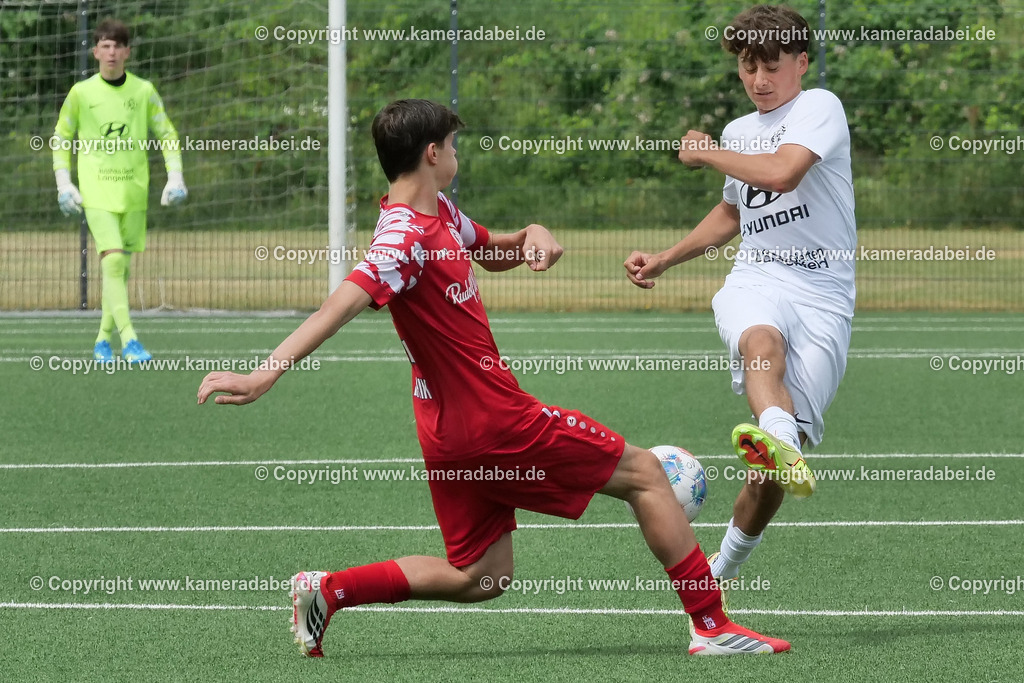 Fußball : C-Junioren : Aufstieg Regionalliga West : SUS 09 Dinslaken - Vfb 03 Hilden am 04.06.2026 in Dinslaken | Fußball : C-Junioren : Aufstieg Regionalliga West : SUS 09 Dinslaken (rotr Trikots)- Vfb 03 Hilden (weiße Trikots) am 04.06.2026 in Dinslaken - Realisiert mit Pictrs.com