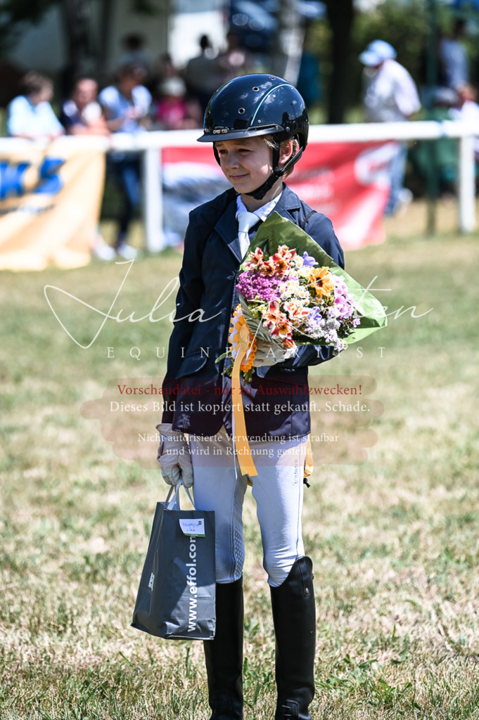 DSC_9926 | Pferde- und Turnierfotografie in Westsachsen. Pferdeportraits, Auftragszeichnungen und intuitive Kunst.