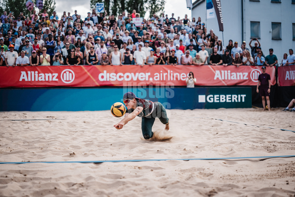 Beachvolleyball | Frauen | Allianz German Beach Tour 2025 | Tourstop Berlin | 17.08.2025 | Melanie Gernert springt zum Ball