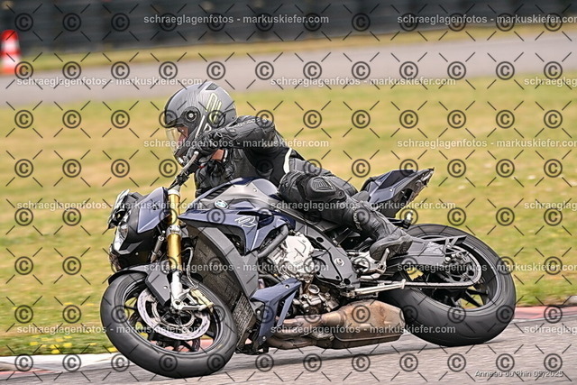 25bt02-0189 | markuskiefer.com - Realisiert mit Pictrs.com