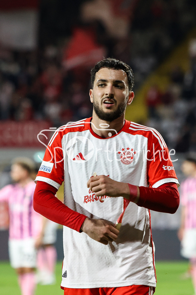 FC Bayern Amateure - TSV Aubstadt | Nach seiner Auswechslung in Aktion Dion BERISHA (FCB #11) / Freisteller / Einzelfoto