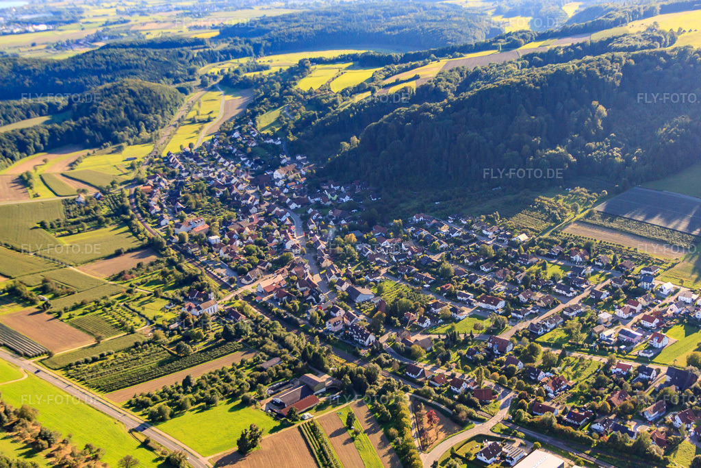 Luftbild: Ortsansicht von Nordosten im Ortsteil Stahringen in Radolfzell im Bundesland Baden-Württemberg in Deutschland. – Foto: IMG_71561.jpg vom 30.08.2014 durch Werner Riehm/FLY-FOTO.de – Auflösung des Originals: 4752 x 3168 px