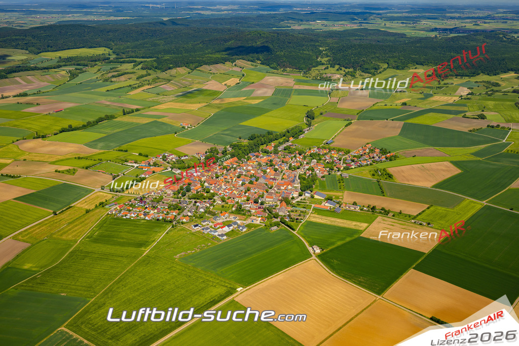 Aktuelles Luftbild von  Weigenheim - Die Luftaufnahme wurde 2022 mittels UL-Flugzeug erstellt ( keine Drohne ) - hochauflösende Kamera-Systeme von  Canon -Beste Qualität - Für grossformatige Ausdrucke geeignet. Die Geschenkidee !