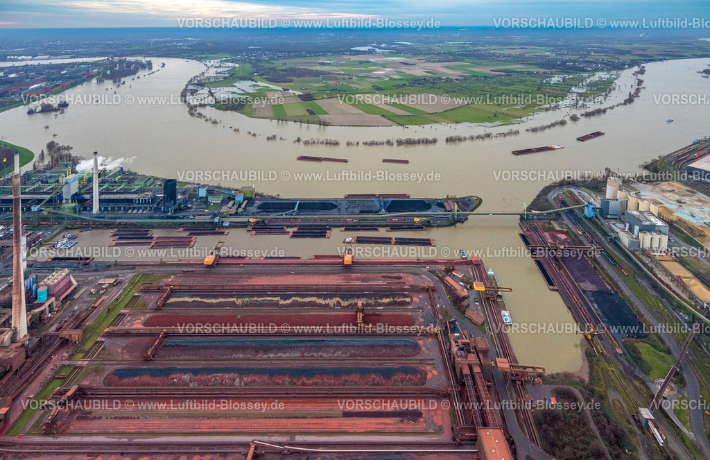 Duisburg231203532 | Luftbild vom Weihnachtshochwasser 2023 am Rhein, der Rhein tritt nach starken Regenfällen über die Ufer,  Marxloh, Duisburg, Ruhrgebiet, Niederrhein, Nordrhein-Westfalen, Deutschland