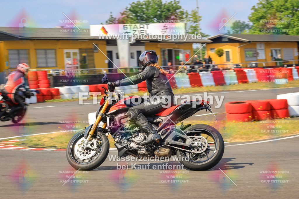 _DSK2373 | Hier findet Ihr Bilder von Touristenfahrten auf der Nürburgring Nordschleife oder von anderen Veranstaltungen die ich besucht habe. Viel Spass beim Durch Schauen 
