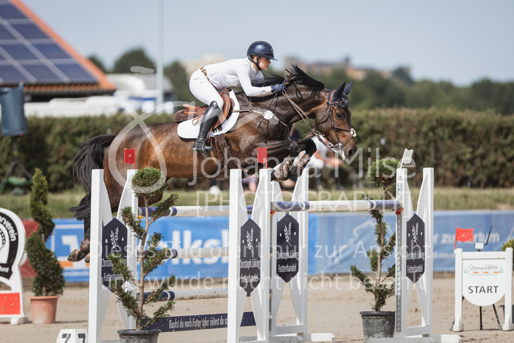 240629_LüPfSpTa_GP-277 | Deine schönsten Turniermomente als professionelle Fotos! Entdecke hochwertige Pferdesport-Fotografie im Online-Shop. Jetzt Fotos finden & bestellen!