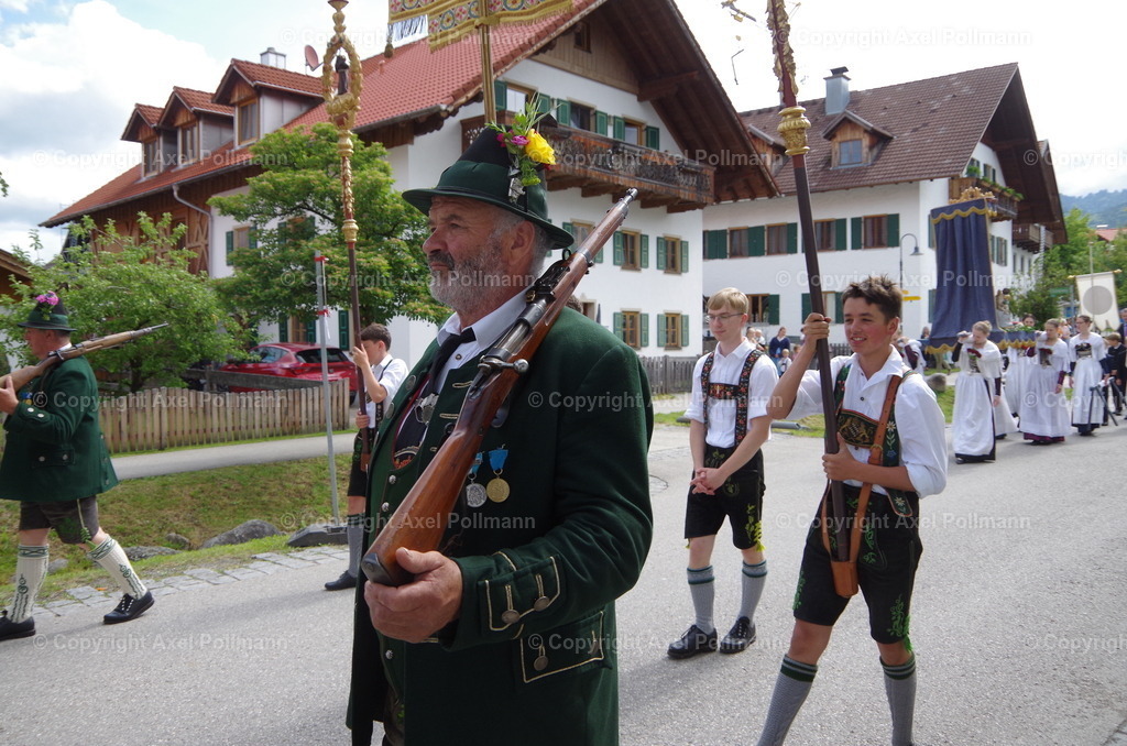 IMGP6623 | fotografiert von Axel PollmannLeonhardi Wallfahrt Benediktbeuern und Murnau, Fronleichnam, Fasching, Landschaft im Loisachtal und Benediktbeuern  - Realisiert mit Pictrs.com