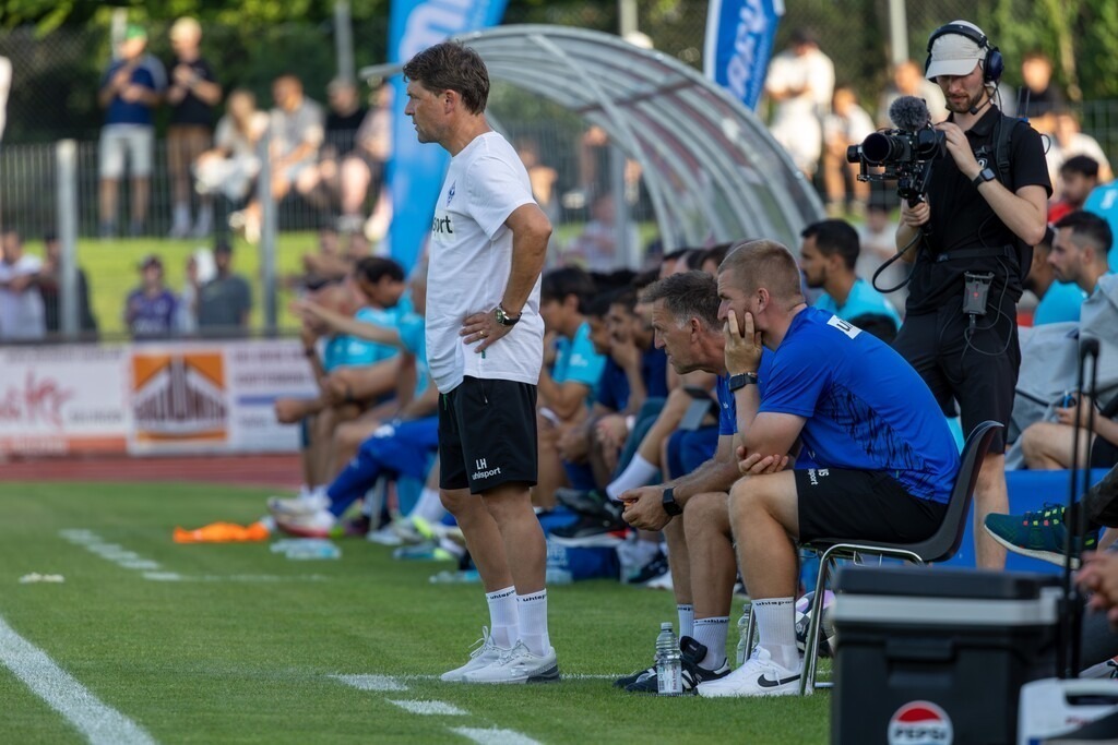 Al-Hilal SFC gegen Waldhof Mannheim; internationales Testspiel in Balingen***Bild: Der neue Waldhof-Trainer Luc Holtz bei seinem zweiten Spiel mit Mannheim | Al-Hilal SFC gegen Waldhof Mannheim; internationales Testspiel in Balingen***Bild: Der neue Waldhof-Trainer Luc Holtz bei seinem zweiten Spiel mit Mannheim - Realisiert mit Pictrs.com