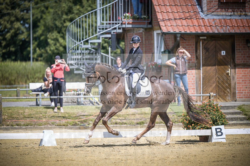 DOS_0853 | Entdecke hochwertige Reitturnierfotos von Foto Oger. Professionell, emotional und authentisch – jetzt Lieblingsmomente im Shop bestellen.Deutschlandweite Turnierfotografie. - Realisiert mit Pictrs.com
